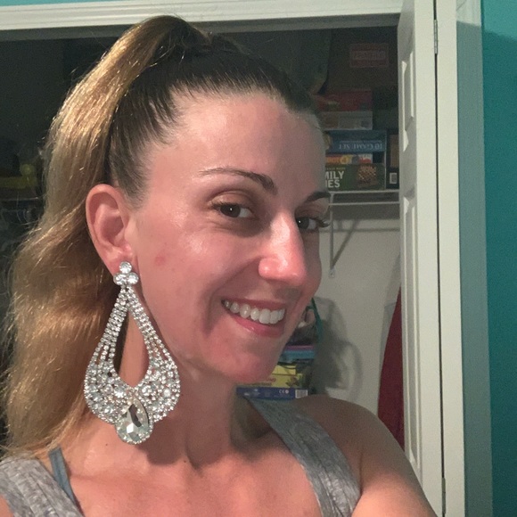 PRICE DROP! 🎉 Glam Pageant earrings clear stones - Picture 4 of 4